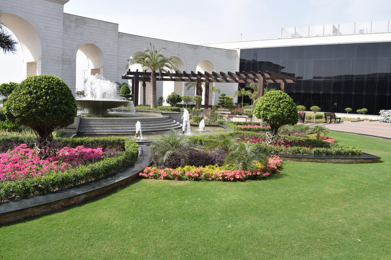 Defence Raya Golf & Country Club Hotel Lahore Luaran gambar