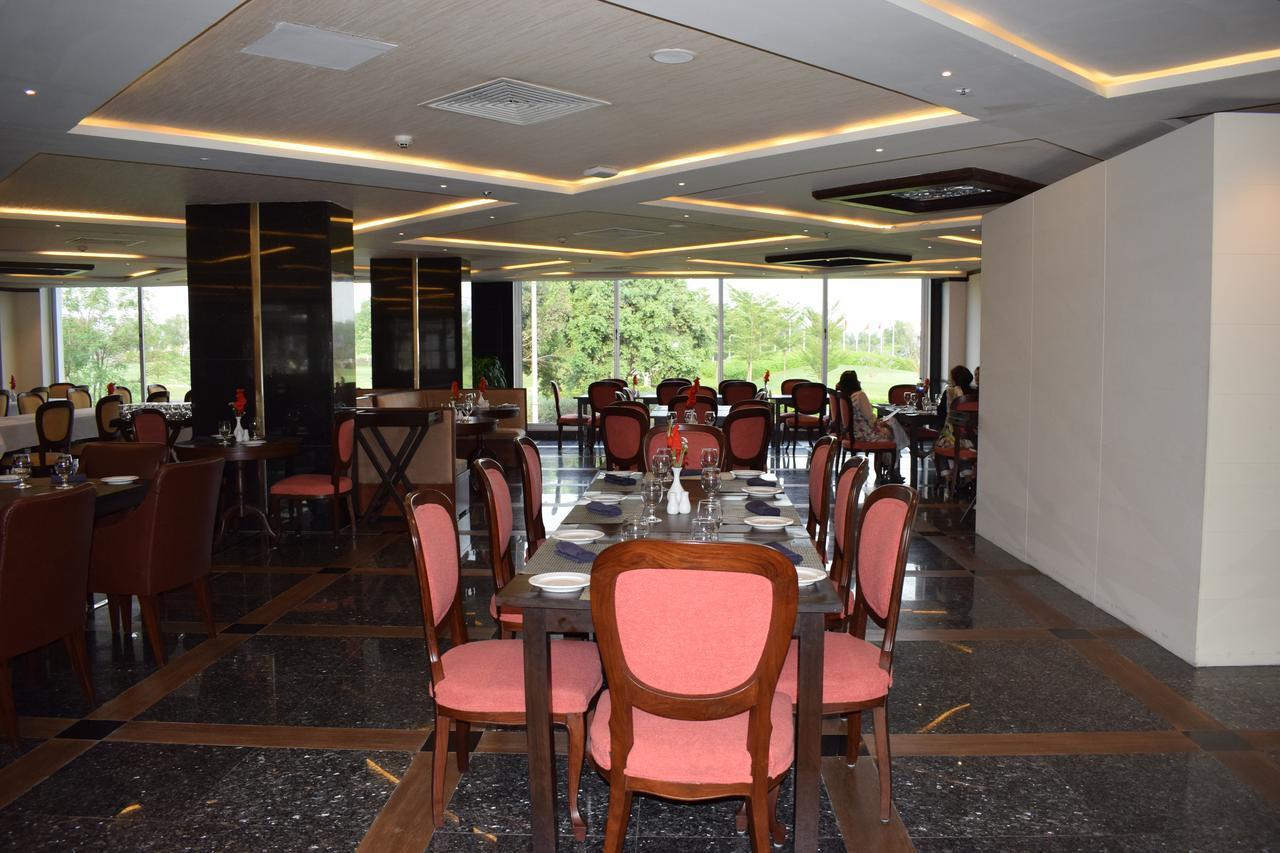 Defence Raya Golf & Country Club Hotel Lahore Luaran gambar