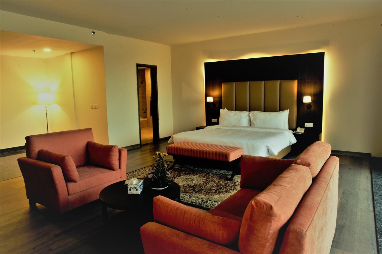 Defence Raya Golf & Country Club Hotel Lahore Luaran gambar